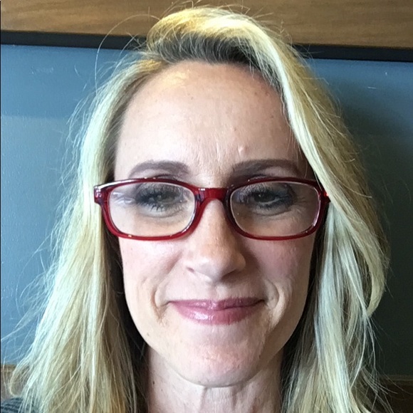 Meet your Posher, Nicole - Picture 1 of 1